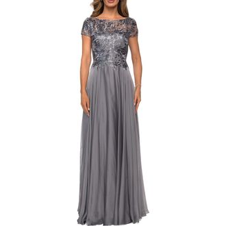 La Femme Short Sleeve Metallic Lace Evening Dress with Chiffon Skirt in Platinum at Nordstrom, Size 18