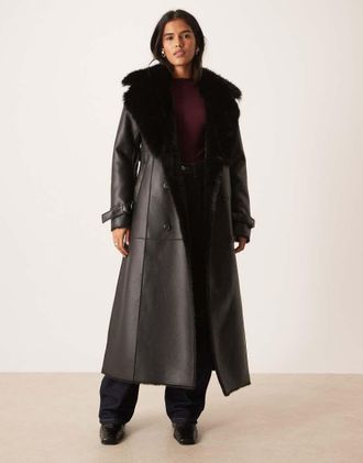 Urban Code Cappotto nero in pelle sintetica con cintura