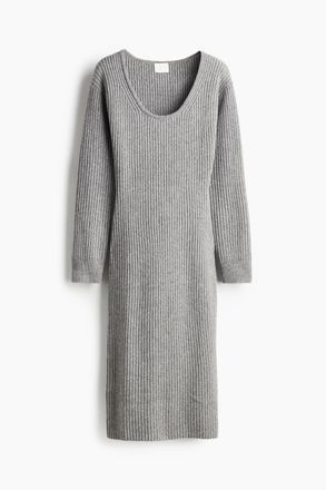 H&M Geripptes Kleid mit U-Ausschnitt - Hellgraumeliert