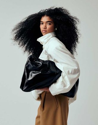 Asos Maxi borsa in similpelle PU nero lucido con dettagli in metallo