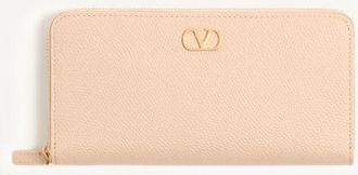 Valentino Garavani VLogo Signature Zip Wallet in Grainy Calfskin Wo
