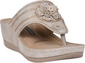 GC SHOES Cora Wedge Sandal in Light Gold at Nordstrom Rack, Size 9.5