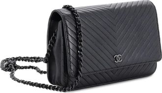 Chanel So Black Wallet on Chain Chevron Lambskin crossbody bag - Zwart