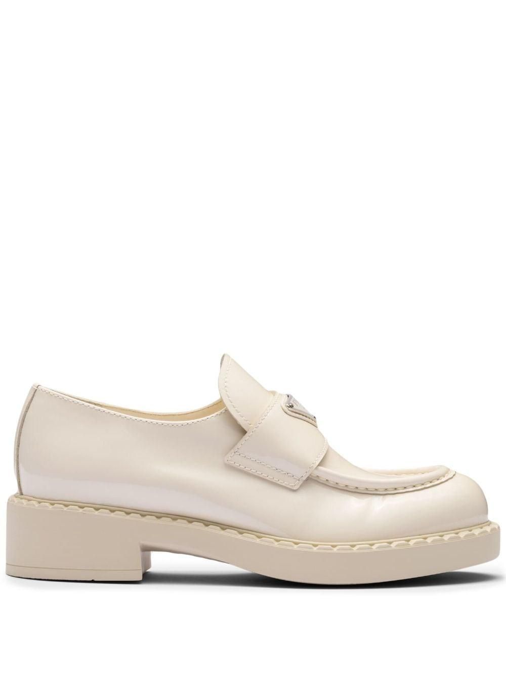 PRADA ローファー　クリーム色 パテント　スリッポン