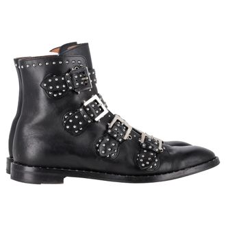 Givenchy Givenchy enkellaarsjes met studs en gespdetails in zwart leer