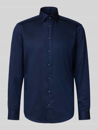 Christian Berg Regular Fit Business-Hemd aus reiner Baumwolle mit Kentkragen in Marine, Größe 45/46