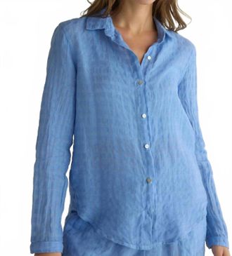 Bella Dahl Clean Front Button Down Shirt In Riviera Blue