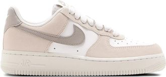 Nike Air Force 1 sneakers met suède vlak - Wit