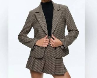 Alice & Olivia Houndstooth Blazer In Brown