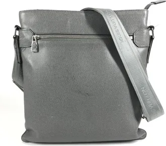 Louis Vuitton Glacier Gray Taiga Leather Leather Pochette Shoulder Bag (Pre-Owned)