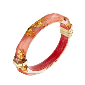 Gold & Honey Womens Thin Faceted Lucite Bangles In Living Coral Gold Leaf