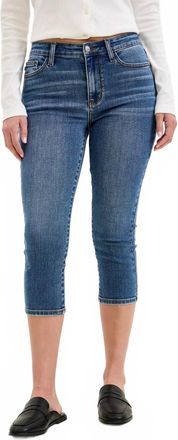 Judy Blue Mid Rise Capri Jeans In Medium Wash