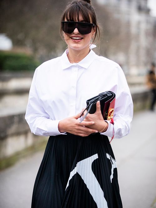 look con borsa all'avambraccio