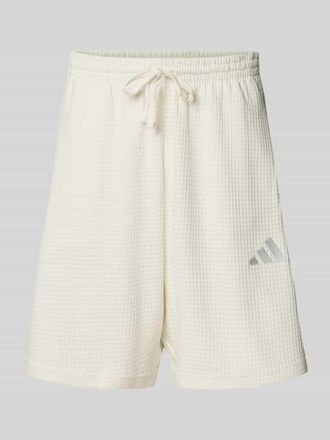 adidas Shorts mit Strukturmuster und Label-Stitching in Offwhite, Gr&ouml;&szlig;e L