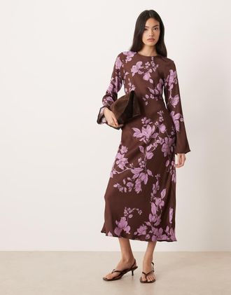 Nobody's Child Shiloh - Vestito al polpaccio a maniche lunghe marrone a fiori oversize