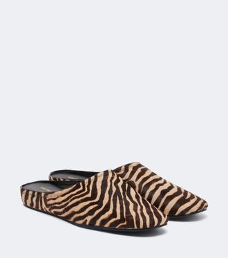 Veronica Beard Mules Narcisa de piel con estampado de cebra