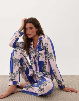 Chelsea Peers set pigiama super morbido con bottoni a righe rosa e blu con tigre