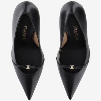 Ferragamo Hohe Schuhe - Leather Pumps With Logo - Gr. 10 - in Schwarz - f&uuml;r Damen
