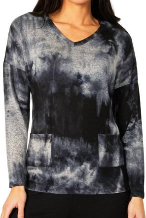 French Kyss Marble Wash V-Neck With Pockets In Carbon