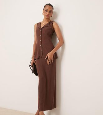 Asos Tall ASOS DESIGN Tall - Vestito midi in lino color cioccolato con dettaglio stile gilet-Marrone