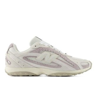 New Balance Unisex 204L en Gris, Gamuza/Malla, Talla 37.5