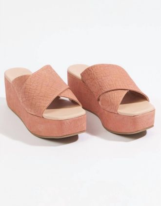 Matisse Footwear Holden Wedge In Rose Leather