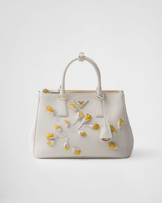 Prada Gro&szlig;e Prada Galleria Tasche aus Leder mit Blumenapplikationen