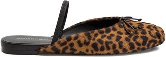 Stuart Weitzman Muiltjes met luipaardprint en strikdetail - Bruin