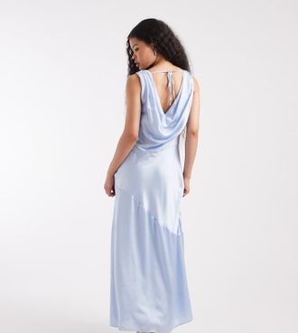 Tfnc Petite Vestito lungo da damigella in raso azzurro con scollo ad anello sul davanti e sul retro-Blu