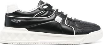Valentino Garavani Roman Stud low-top sneakers - men - Calf Leather/Calf Leather/Rubber/Fabric - 40.5 - Black