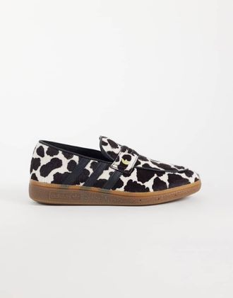 adidas Originals mocassini Handball Spezial con stampa mucca e suola in gomma-Bianco