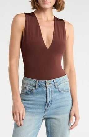 Alice & Olivia Olea V-Neck Bodysuit in Mocha at Nordstrom Rack, Size X-Large
