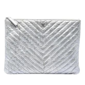 Chanel Pre-owned Clutches, female, Gray, Size: ONE SIZE Pre-owned Quilted Calf Leather Clutch