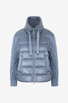 Herno Cape aus Ultra Light-Nylon und Infinity Braid-Strick Resort