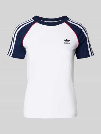 adidas Originals Slim Fit T-Shirt mit Label-Stitching in Weiss, Gr&ouml;&szlig;e XS