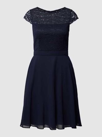 Vera Mont Knielanges Cocktailkleid mit Häkelspitze in Dunkelblau, Größe 30
