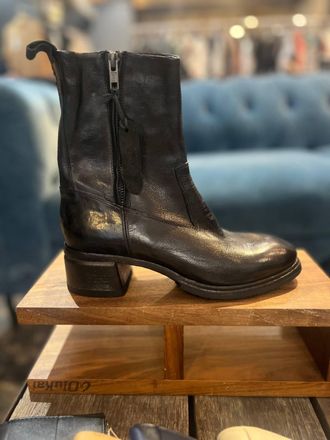Shoto Ruf Nero Boots In Black