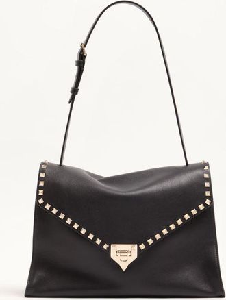Valentino Garavani Valentino Garavani Rockstud Maxxing medium shoulder bag in smooth calfskin Wo