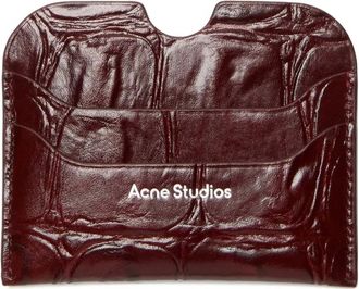 Acne Studios Bewerkte pasjeshouder met logo-reli&euml;f - Rood