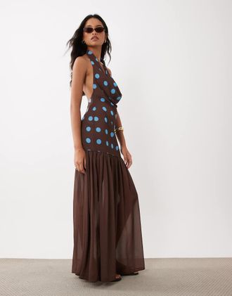 Missy Empire vestito lungo con allacciatura al collo e vita scesa a pois blu e marrone cioccolato