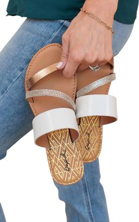 Qupid Womens Athena Sandals In White Croco Pu
