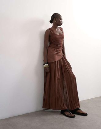 Topshop Gonna lunga a ruota color cioccolato in tessuto stropicciato con fusciacca e allacciatura-Marrone