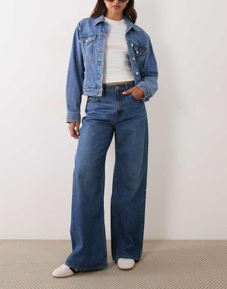 Abercrombie & Fitch Curve Love jeans a gamba larga a vita alta in lavaggio blu medio