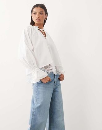Asos blusa in popeline di cotone con collo annodato e orlo in pizzo bianca-Bianco