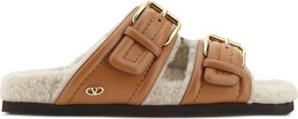 Valentino Garavani buckled shearling slides - women - Leather - 36 - Brown