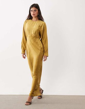 Asos vestito maxi in raso con maniche ad ali di pipistrello color ocra-Giallo