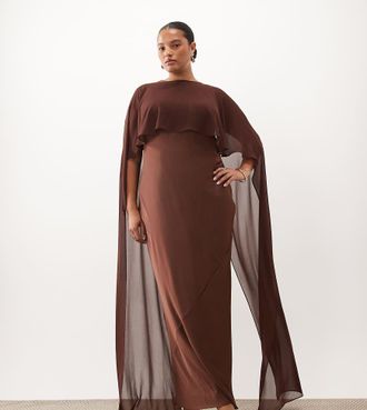 Tfnc Plus vestito maxi in raso con scollo a barchetta e dettaglio mantella color cioccolato-Marrone