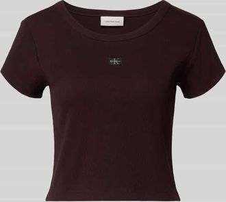 Calvin Klein Jeans Cropped T-Shirt mit Label-Detail in Dunkelbraun, Gr&ouml;&szlig;e XL