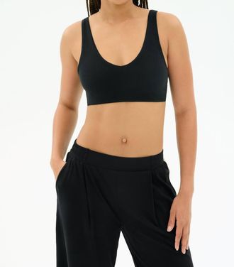 SPLITS59 Airweight Scoop Bra In Black