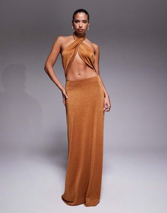 AFRM Vestito lungo color bronzo in maglia metallizzata allacciato al collo con cut-out-Marrone